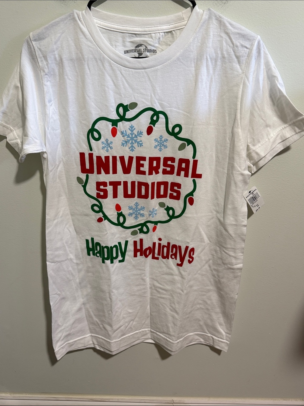 NWT! Universal Studios “Happy Holidays” Tee Size Small